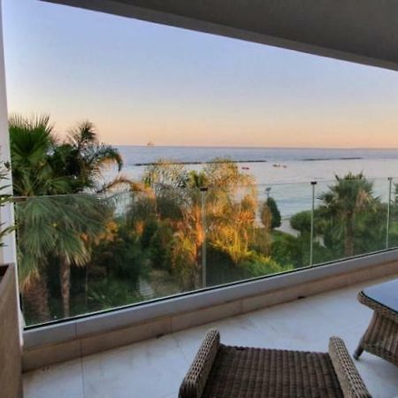 Pegasus Beach Front Apartment Limassol Bagian luar foto