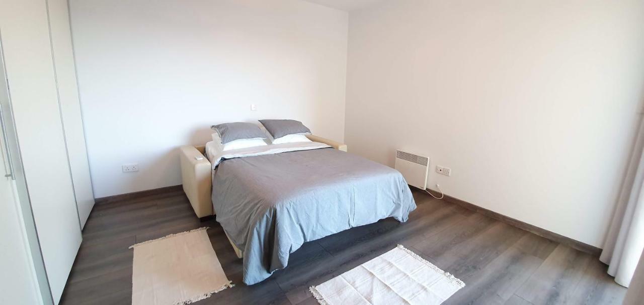 Pegasus Beach Front Apartment Limassol Bagian luar foto