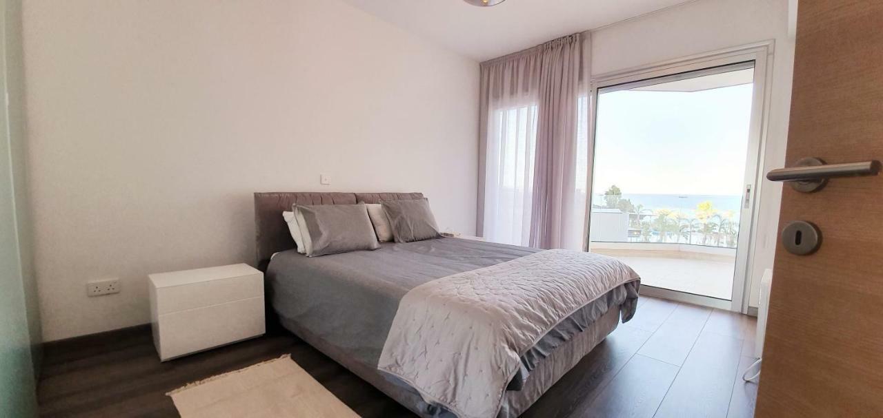 Pegasus Beach Front Apartment Limassol Bagian luar foto