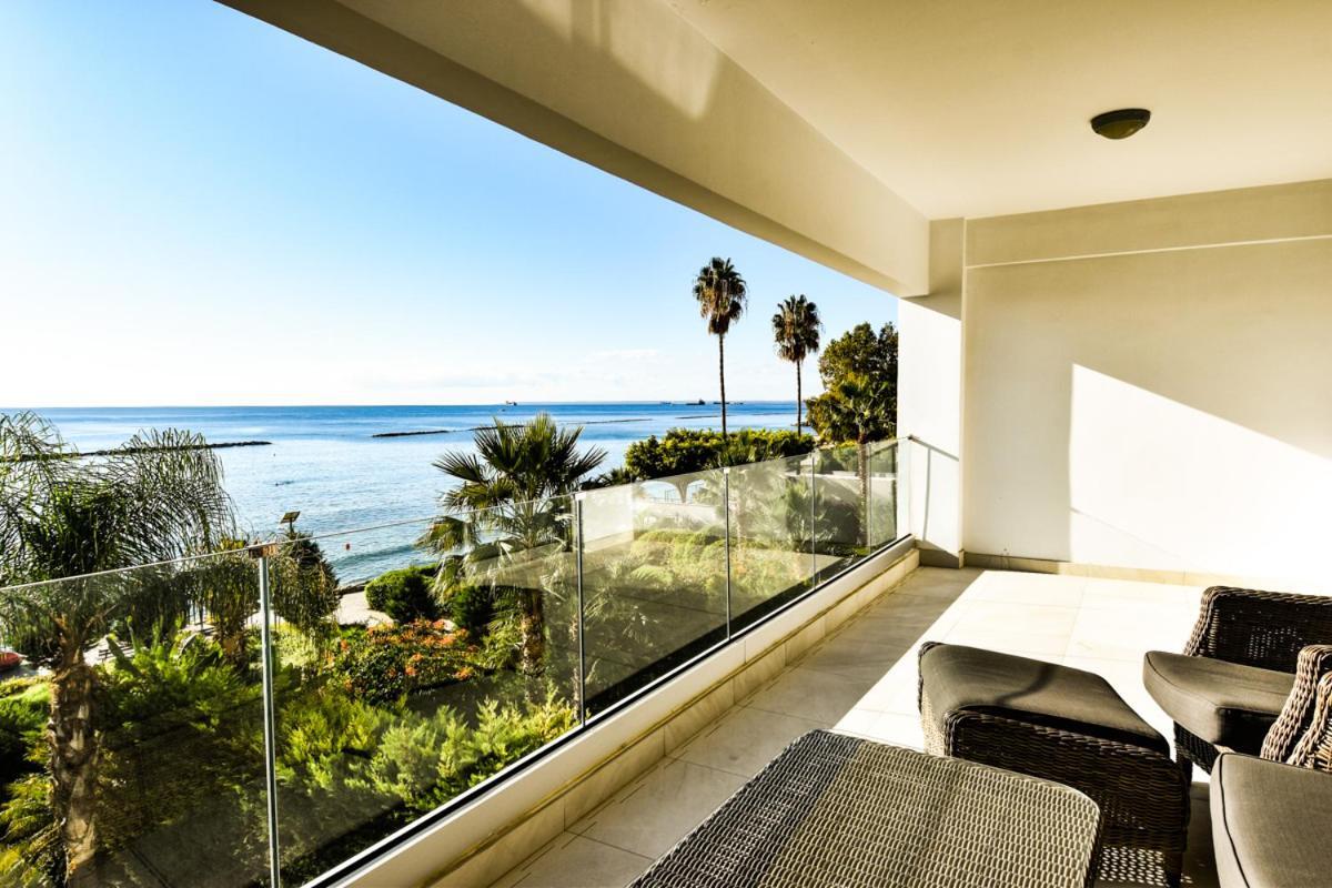 Pegasus Beach Front Apartment Limassol Bagian luar foto